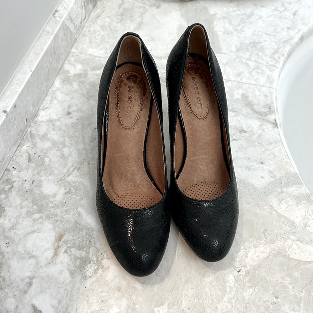 CORSO COMO PUMPS, Black  - NEVER WORN, Small Embossed Pattern, ~ 3 inch heels